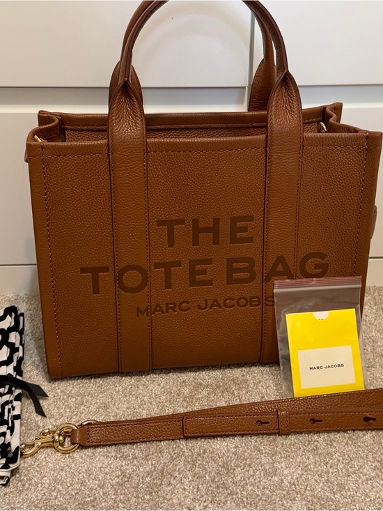 Marc Jacobs Handbags - Marc Jacobs Brown Medium size Leather The Tote Bag